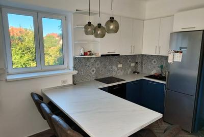 Apartament cu 4 camere semidecomandat, mobilat în Central - 1