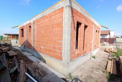 Casă individuală cu 3 camere cu Canalizare în Sânandrei - 2