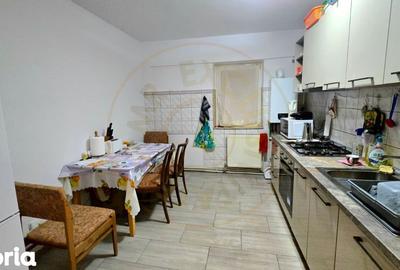 Apartament cu 2 camere decomandat, mobilat în Sud - 1