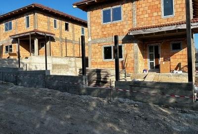 Casa individuala semifinisata, 500 mp teren, Dezmir.