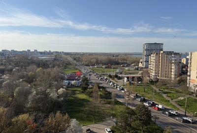 Apartament cu 3 camere decomandat în Palazu Mare