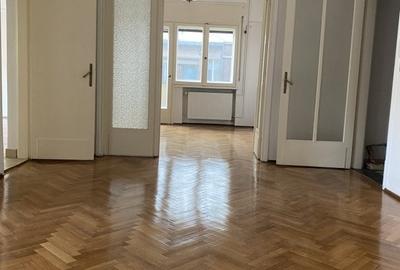 Apartament cu 4 camere circular în Moșilor
