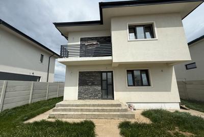 Casă individuală cu 4 camere în Central
