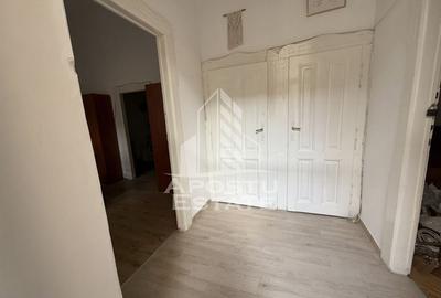 Apartament cu 3 camere semidecomandat în Central - 2