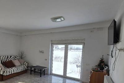 Casă cu 5 camere cu Teren 300 Mp în Central