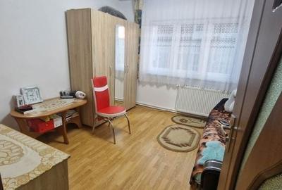 Apartament cu 3 camere decomandat în Petros - 2
