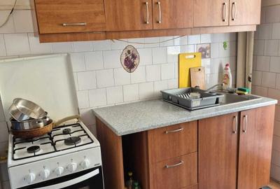 Apartament cu 2 camere semidecomandat în Griviței