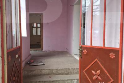 Casă cu 4 camere cu Teren 1000 Mp în Central - 2