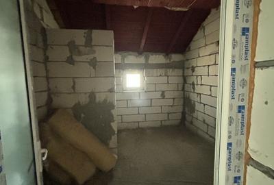 Casă cu 4 camere în Sutești