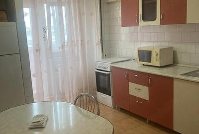 Apartament cu 2 camere decomandat în Intim