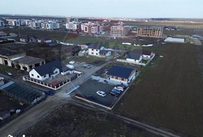 Teren de 438 mp, în Central - 3