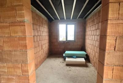 Casă cu 3 camere cu Teren 450 Mp în Satu Nou de Jos