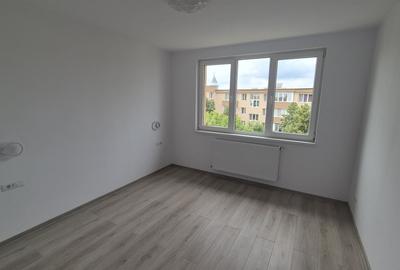 Apartament cu 3 camere semidecomandat în Micro 1 - 5