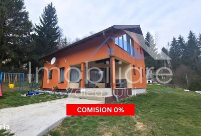 Casă cu 4 camere în Uric