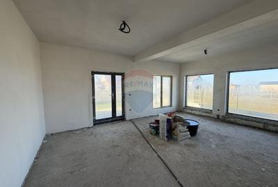 Casă cu 4 camere cu Teren 470 Mp în Câmpineanca - 3