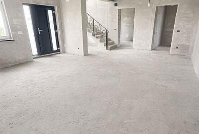 Casă cu 5 camere cu Teren 500 Mp în Bordei - 12