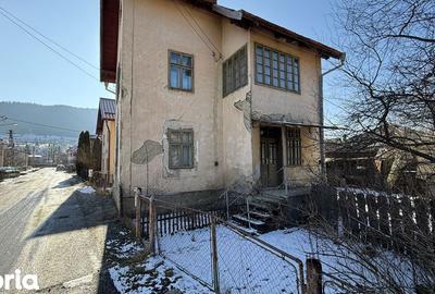 Casă cu 4 camere cu Teren 373 Mp în Central - 8