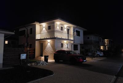 Casă individuală cu 5 camere cu Canalizare în Corbeanca