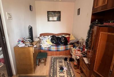 Apartament cu 3 camere semidecomandat în Calea București
