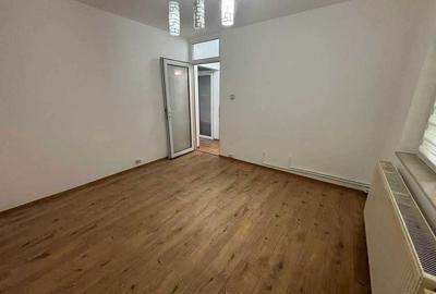 Spațiu comercial, de 98 mp, în Central - 4