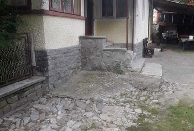 Casă cu 3 camere în Surdești - 1