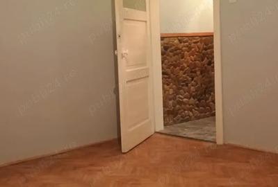 Vand apartament 2 camere , caramida, et 2 din 2, pod ofertant ,pivnita , curte cu multa verdeata - 2
