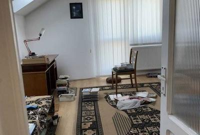Casă cu 4 camere cu Teren 125 Mp în Central - 1