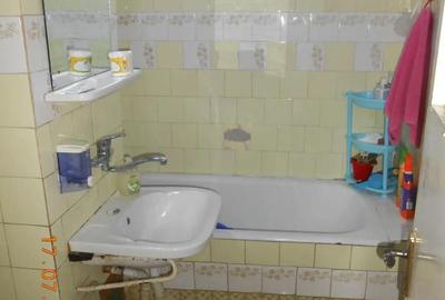 Apartament cu 4 camere decomandat în Central