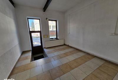 Spațiu comercial, de 55 mp, în Central - 4