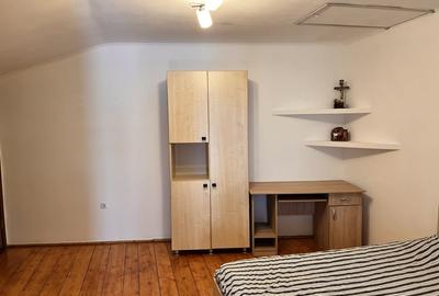 Casa sigle 4 camere centru vechi zona str. 9 mai - 11