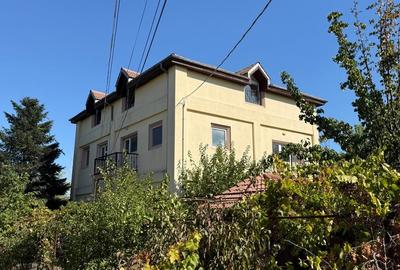 Casă cu 13 camere cu Canalizare în Cățelu