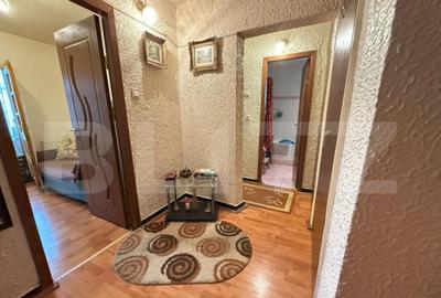 Apartament cu 2 camere decomandat în 9 Mai - 5
