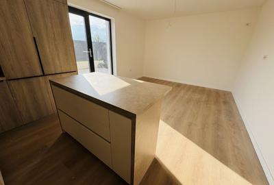 Apartament cu 3 camere semidecomandat, mobilat în Est - 1