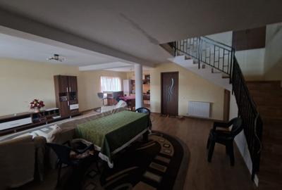 Casă cu 4 camere decomandat în Bujoreni - 7