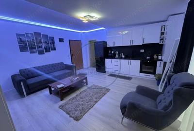 Apartament cu 3 camere semidecomandat în Central - 1