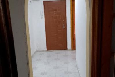 Apartament cu 2 camere decomandat în Calarași 4