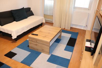 Apartament cu 3 camere semidecomandat, mobilat în Central