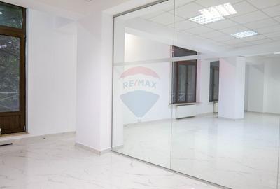 Casă individuală cu 11 camere cu Teren 151 Mp în Doamna Ghica - 45