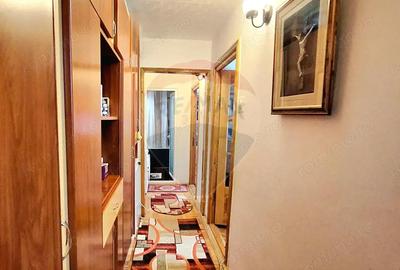 Apartament cu 3 camere de vanzare in zona Micro 5 - 1