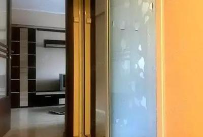 Apartament cu 2 camere decomandat în Girocului