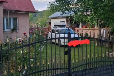 Casa de vanzare cu anexe - 1