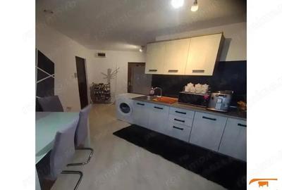 2 camere la 10min de Piata Balcescu etaj 4 cu acoperis,,recent renovat.