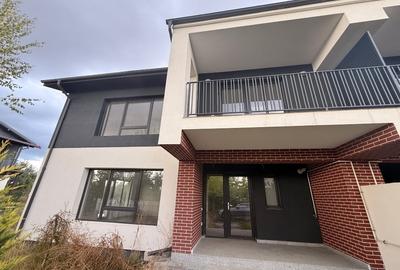 Duplex cu 4 camere cu Canalizare în Brătășanca