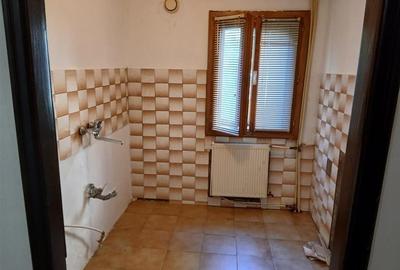 Decomandat Spatios Parter zona Buziasului Decomandat Spatios Parter zona Buziasului - 3