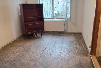 Apartament cu 2 camere semidecomandat în Micro 9 - 9