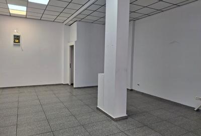 Spațiu comercial, de 85 mp, în Titan