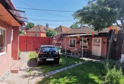 Casa, singur in curte in Bod, zona Centru - 1