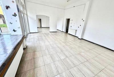 Spațiu comercial, de 110 mp, în Central - 3