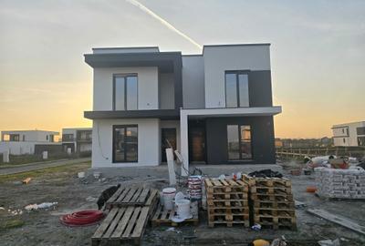 Casă cu 4 camere în Covaci