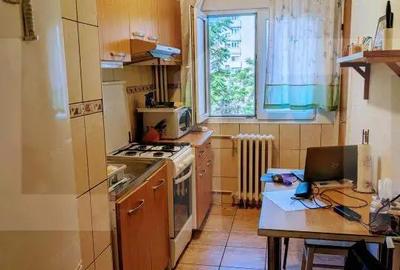Apartament cu 3 camere decomandat, mobilat în Victoriei